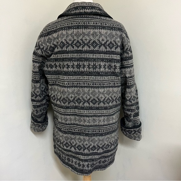 Vintage Woolrich Blanket Coat Aztec Print Size Small Made in USA - Picture 4 of 9